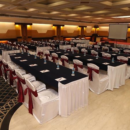 The Piccadily Hotel Lucknow Exterior foto