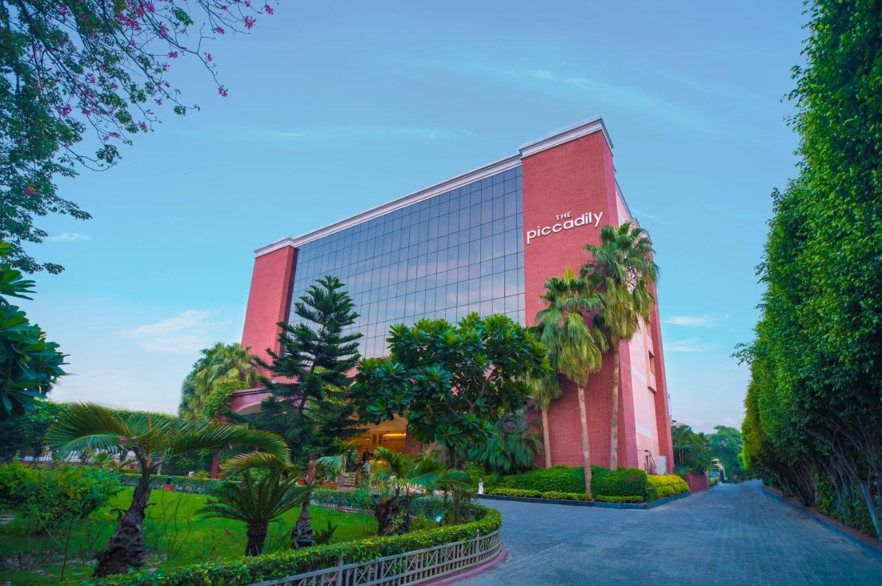 The Piccadily Hotel Lucknow Exterior foto