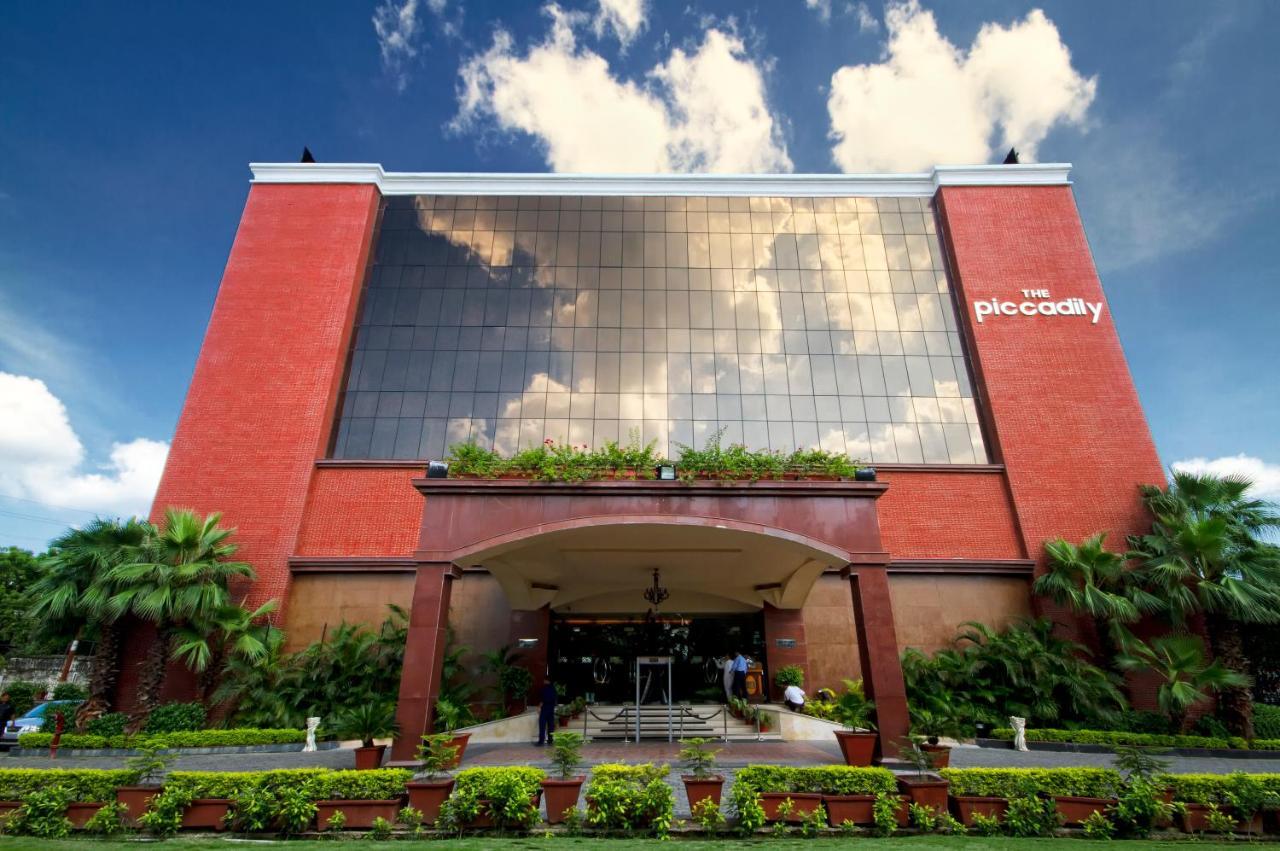 The Piccadily Hotel Lucknow Exterior foto