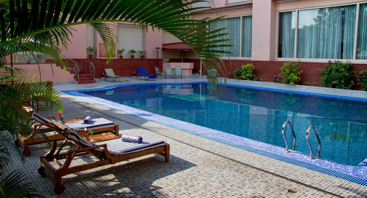 The Piccadily Hotel Lucknow Exterior foto