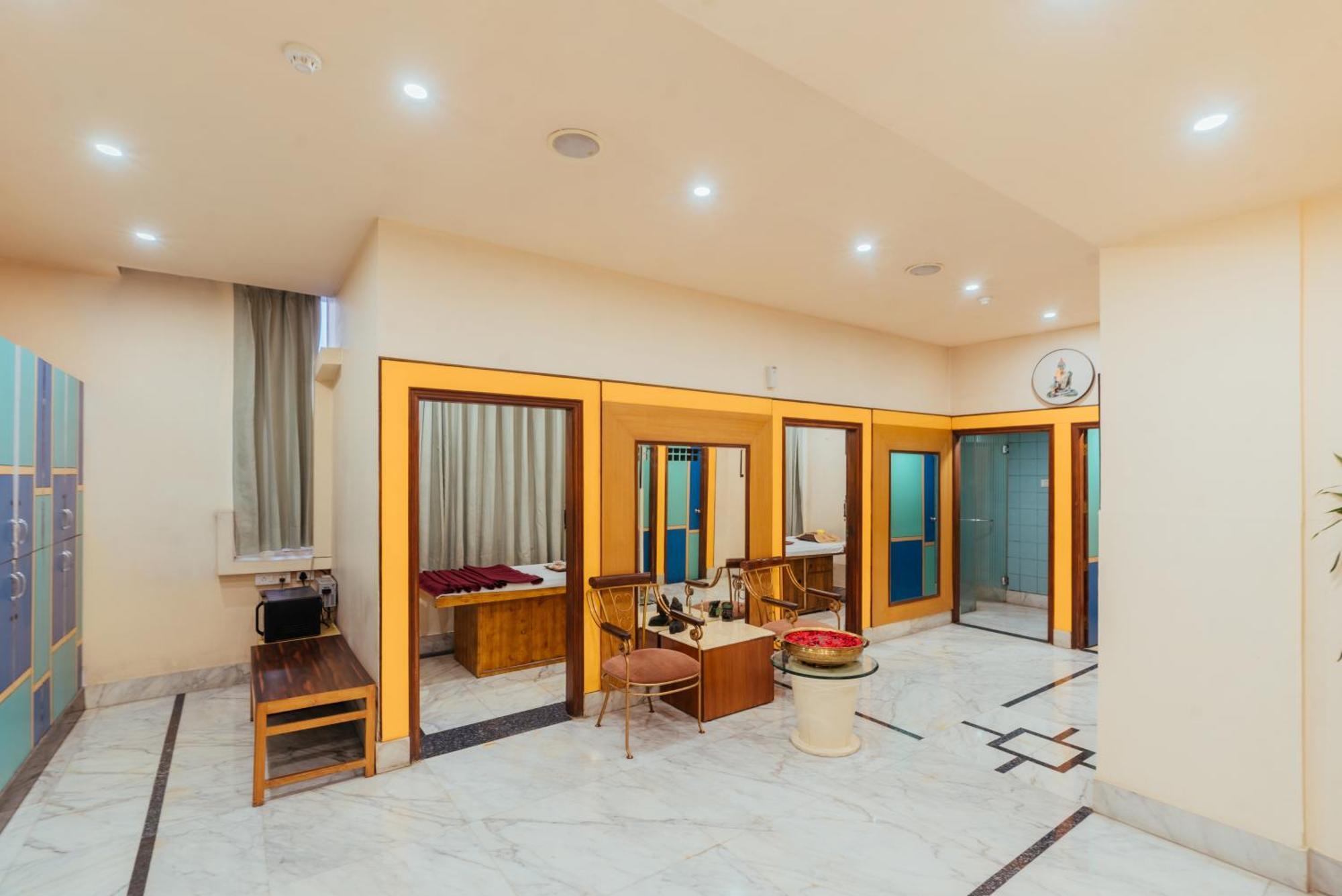 The Piccadily Hotel Lucknow Exterior foto